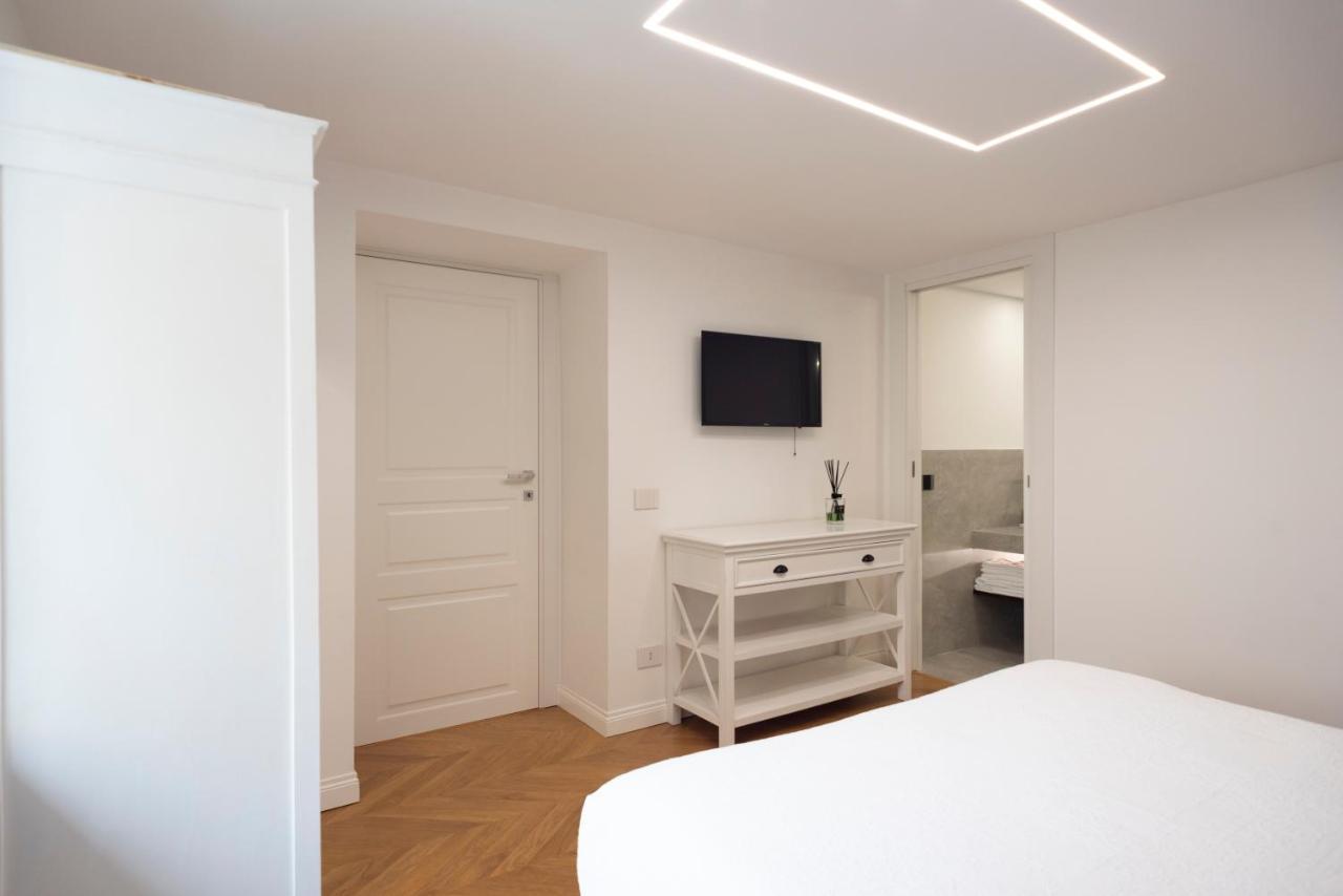 Dimora Scura Apartment เนเปิลส์ ภายนอก รูปภาพ