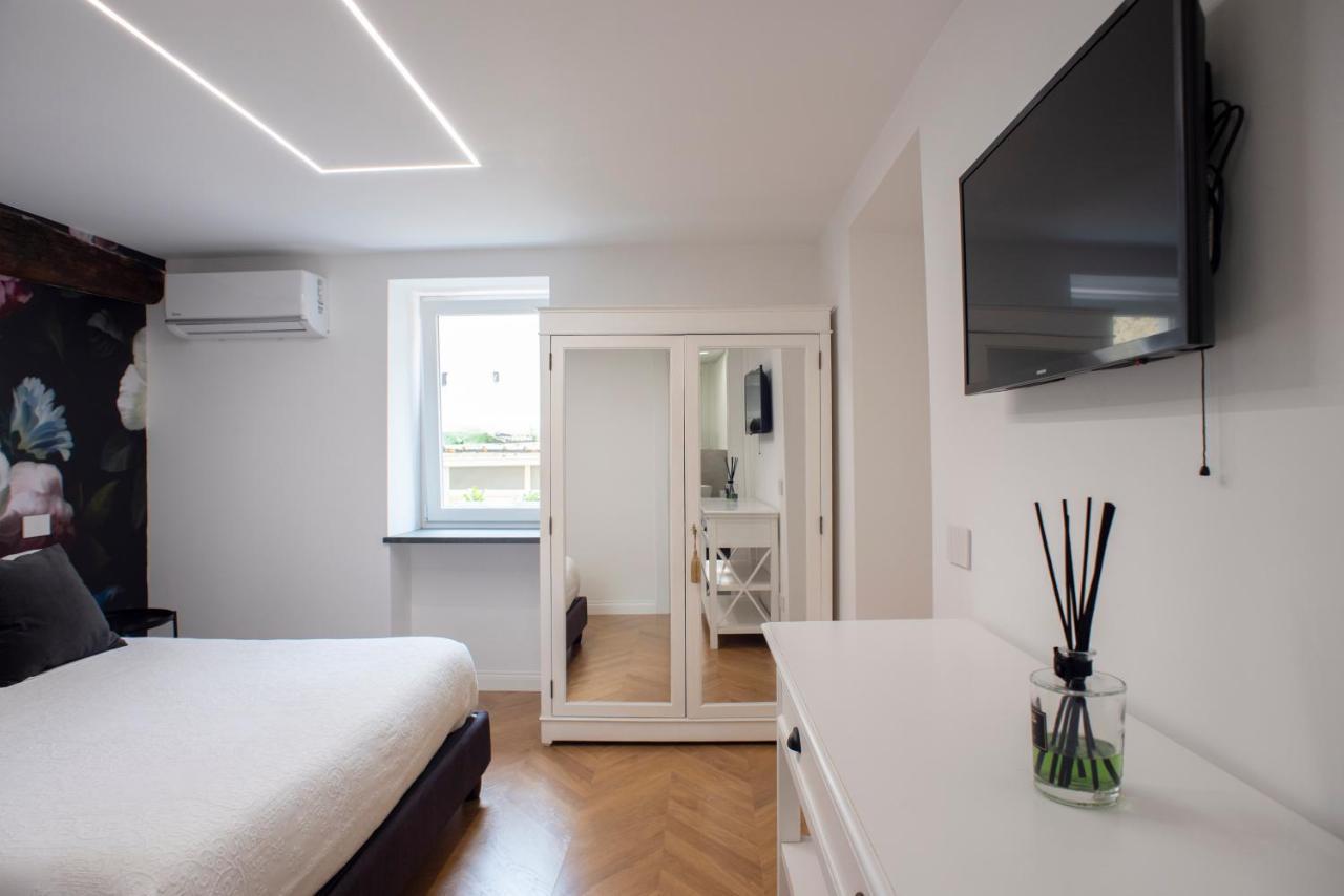 Dimora Scura Apartment เนเปิลส์ ภายนอก รูปภาพ